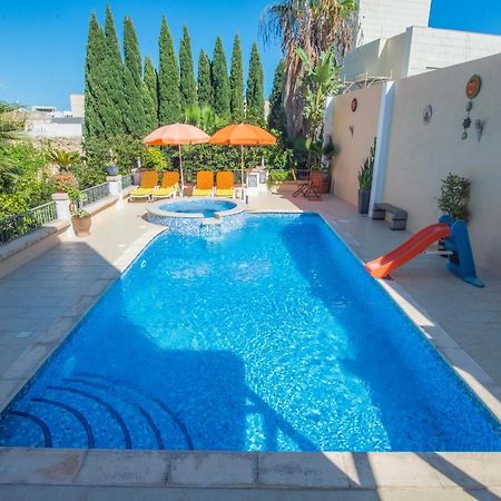 Central Villa Flatlet With Pool - Free Parking And Wifi Lija Kültér fotó