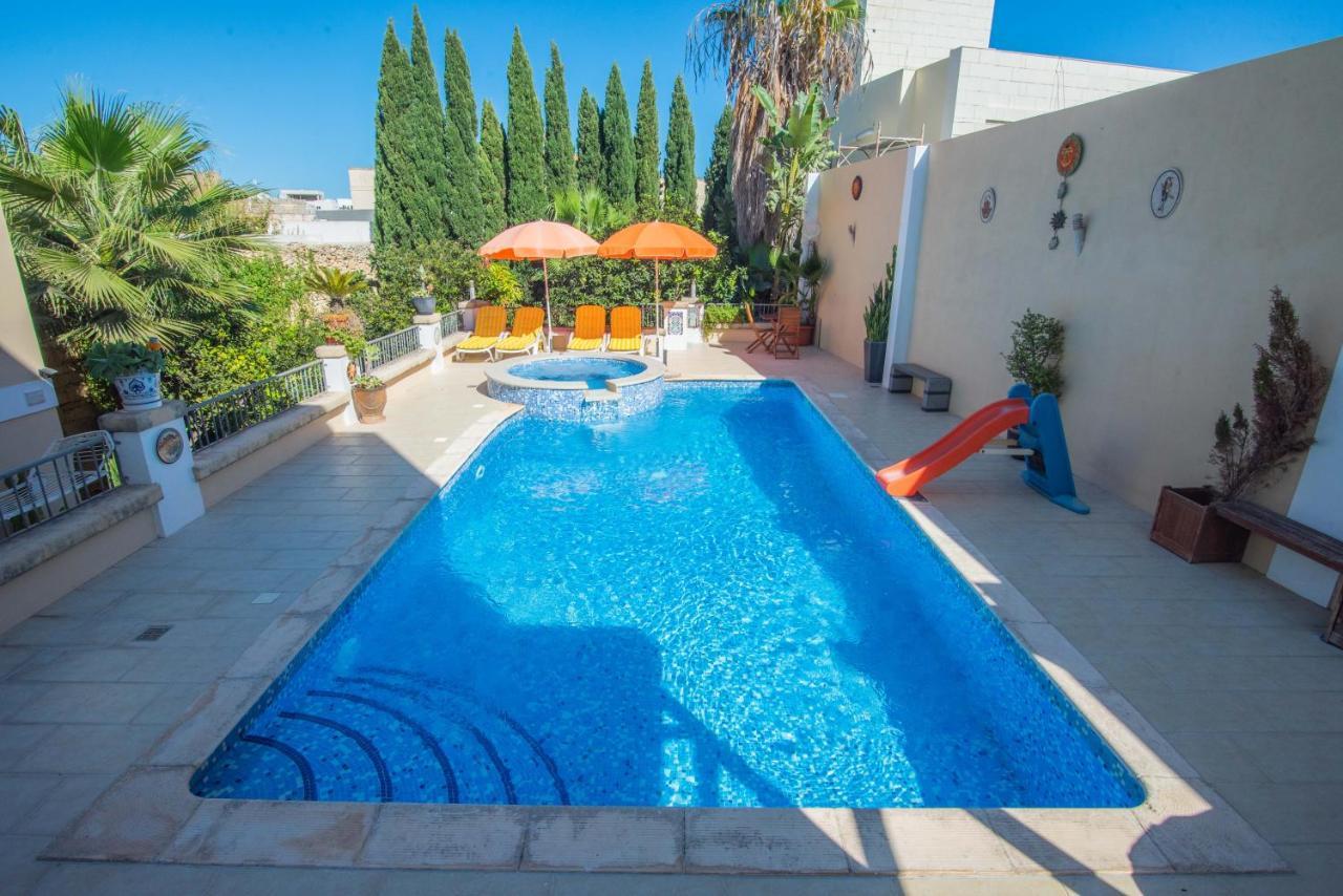Central Villa Flatlet With Pool - Free Parking And Wifi Lija Kültér fotó