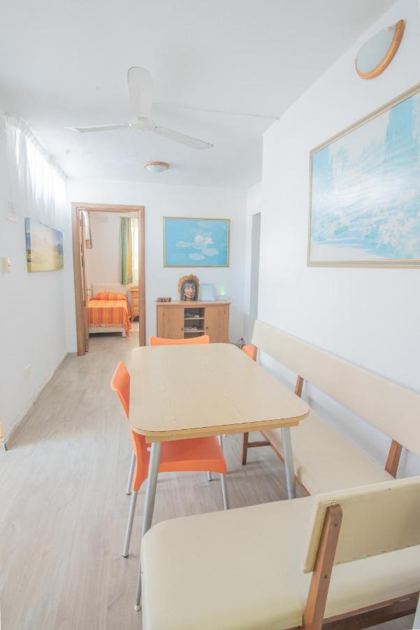 Central Villa Flatlet With Pool - Free Parking And Wifi Lija Kültér fotó