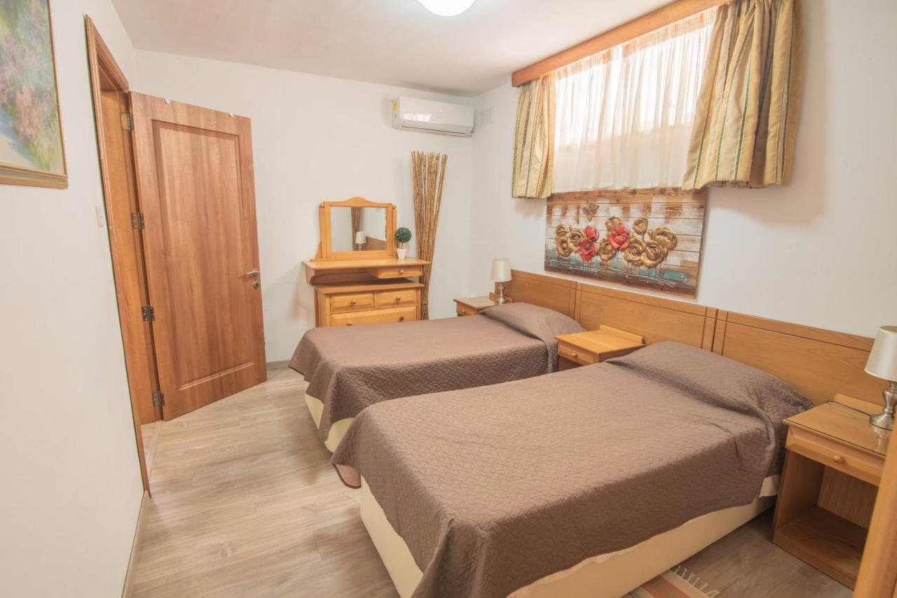 Central Villa Flatlet With Pool - Free Parking And Wifi Lija Kültér fotó