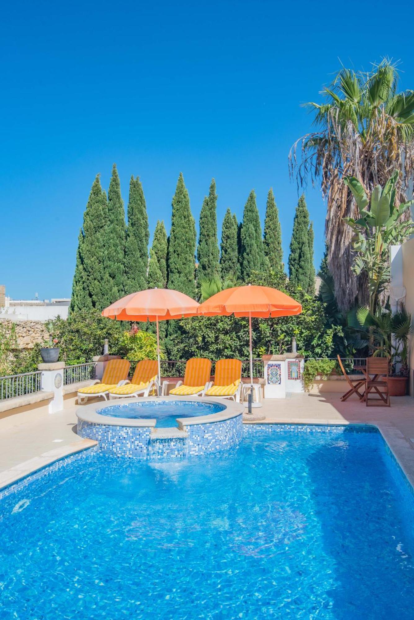 Central Villa Flatlet With Pool - Free Parking And Wifi Lija Kültér fotó